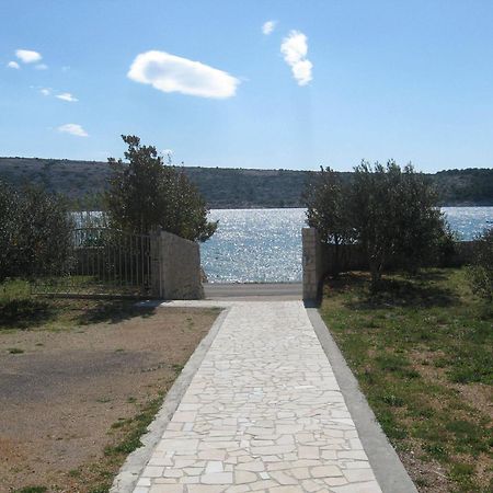 Apartments Frane-20M From Beach Barbat na Rabu Exterior foto